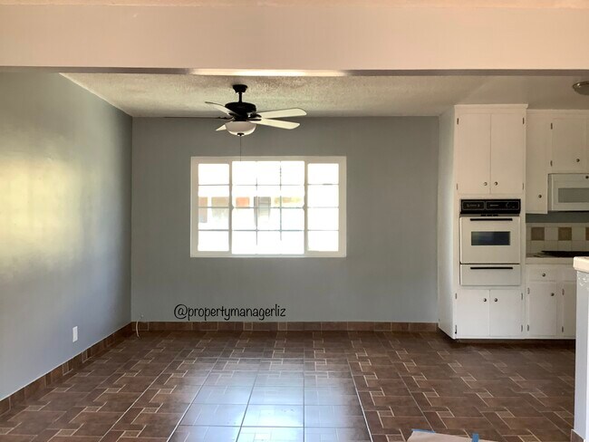 Dining area - 4316 Willow Brook Ave