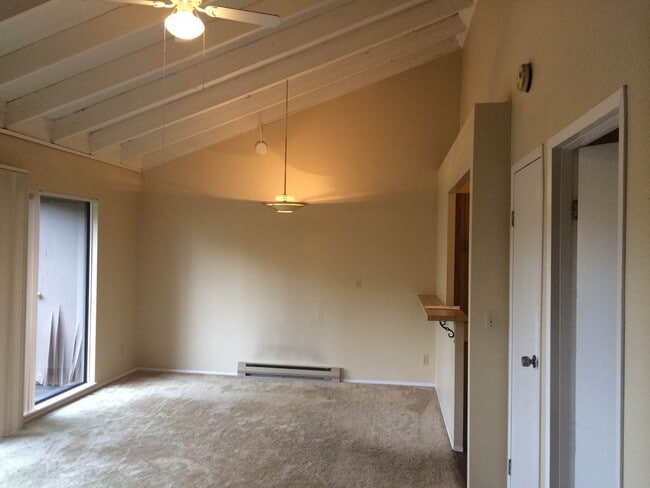 Building Photo - Sylvan Heights Condo - Minutes From Downtown.  Rent includes Water/Sewer & Garbage.  Clubhouse in...