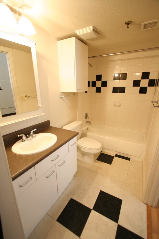 Foto del edificio - 301 Central Ave NE Ave