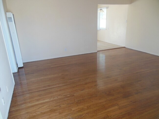 Foto del edificio - 15627 Clark Ave