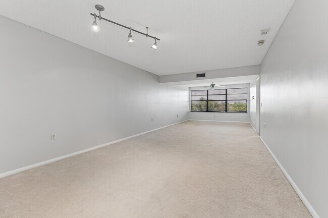 Foto del edificio - 3507 Village Blvd