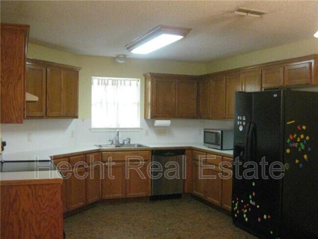 Building Photo - 2141 Redwing Way