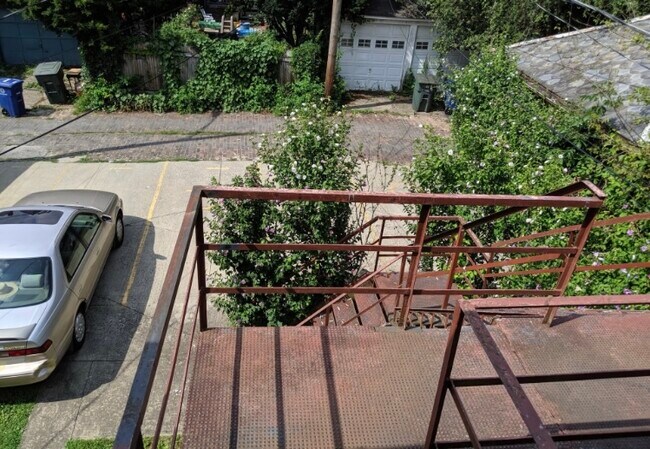 LARGE PARKING SPACE - 32 E Northwood Ave