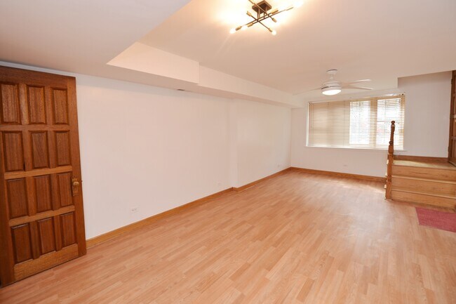 Building Photo - 1007 N LaSalle Dr
