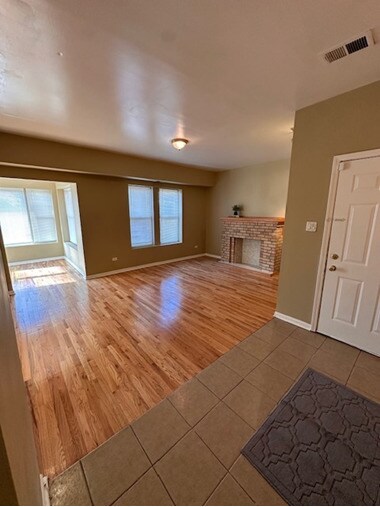 Building Photo - 7223 S Euclid Ave