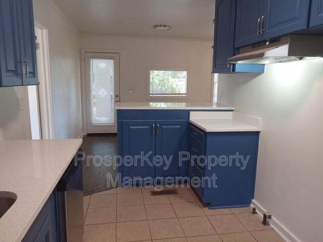 Building Photo - 1820 18th Ave