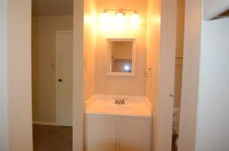Building Photo - 56 Fallshire Dr