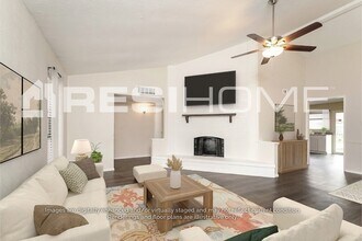 Building Photo - 2725 Hackberry Ln