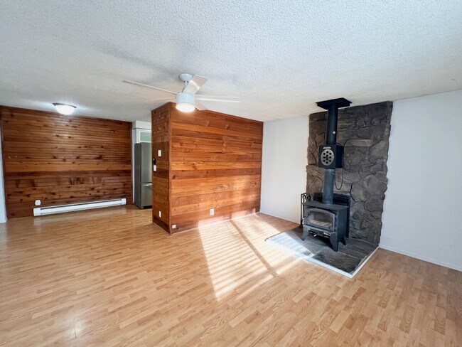 Foto del edificio - 3/1 Prime Location, Bend! *$500 MOVE IN SP...