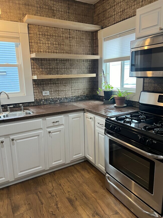 Foto del edificio - 1895 W 54th St