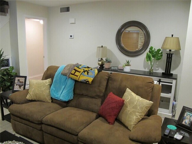 Foto del edificio - 6905 Thorncliffe Dr