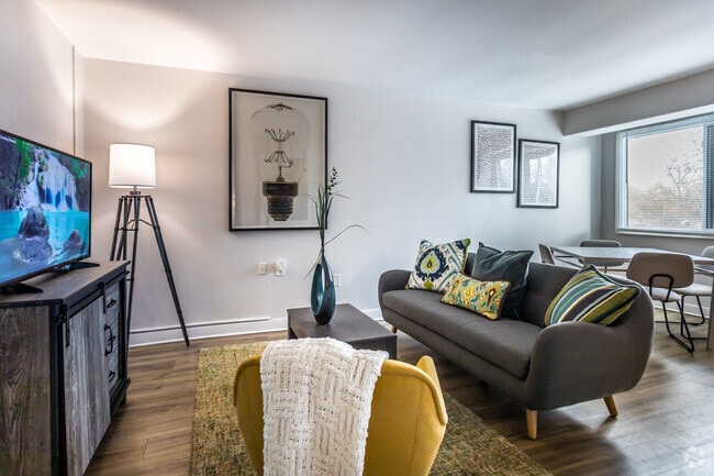 Interior Photo - Monarch on Highland