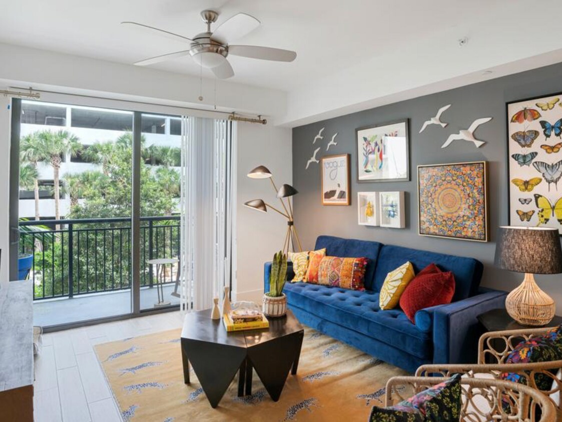 Foto principal - 8450 NW 102nd Ave