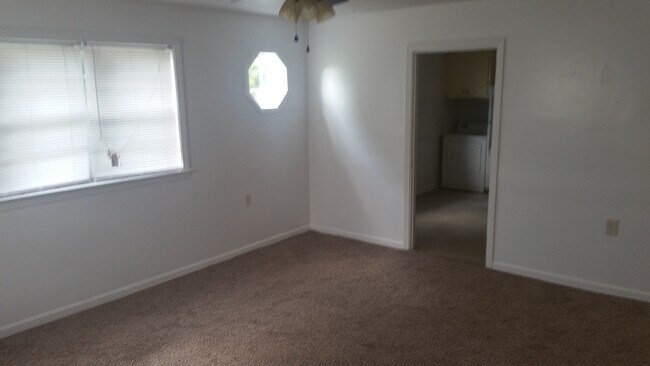 Foto del edificio - 2BD, 1 BA Duplex for rent.