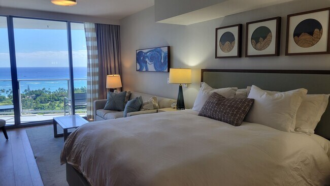 Building Photo - Highly Desirable STUDIO/1-Bath unit Long-T...
