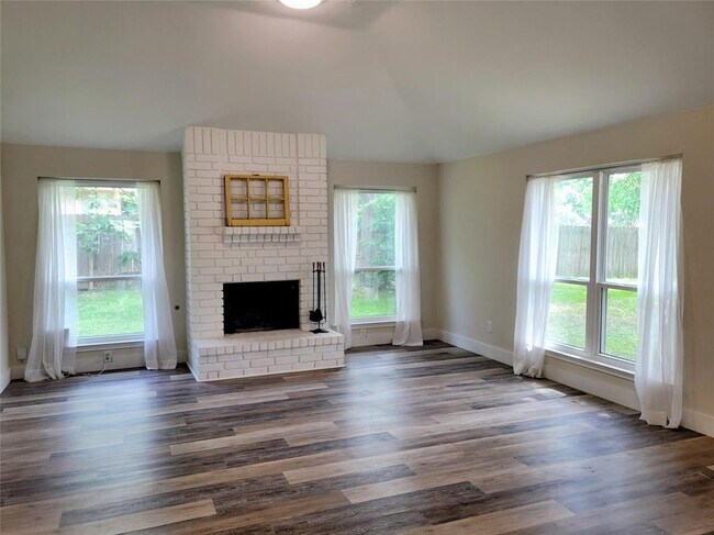 Foto del edificio - 16605 Black Kettle Dr