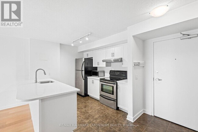 Photo du bâtiment - 138-1138 Somerset St W