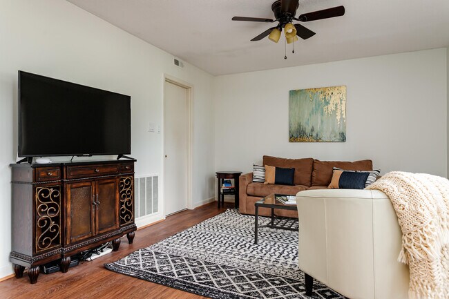 Foto del edificio - 115 Beulah Hill Rd S