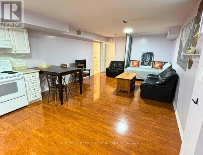Photo du bâtiment - 1215 Simcoe St S