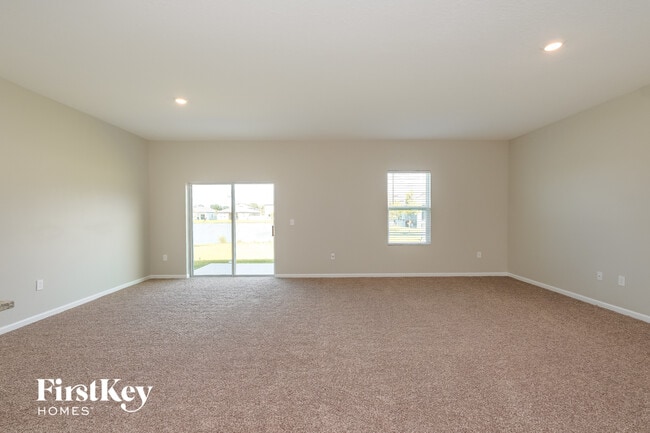 Foto del edificio - 5654 Alexander Springs Pl