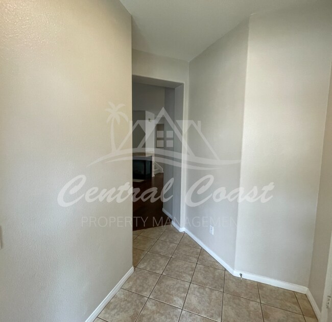 Foto del edificio - 2235 Nightshade Ln
