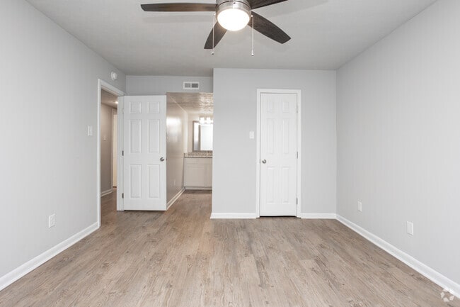 2BR, 2BA - 1,010SF - Primary Bedroom - Club 34