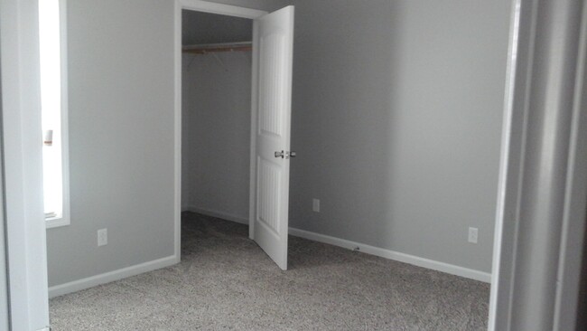 Bed 1 with walk in closet - 101 S Future St