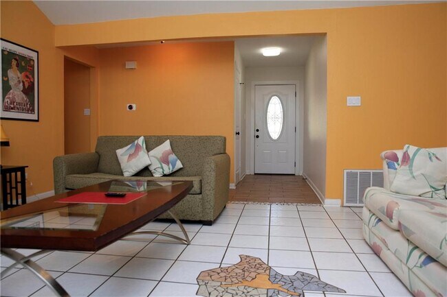 Building Photo - 4005 Rolling Hill