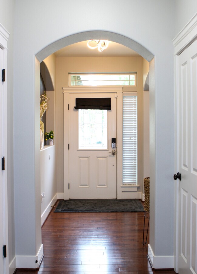 Foto del edificio - 7801 Rushmore Ave NE