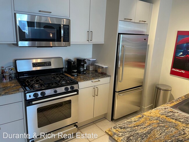 Building Photo - Studio, 1 bath House - 510 W Erie Street U...