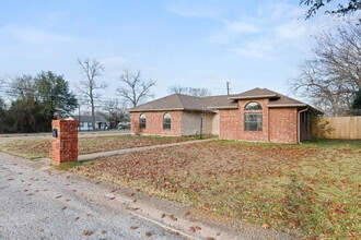 Building Photo - 649 Christina Dr