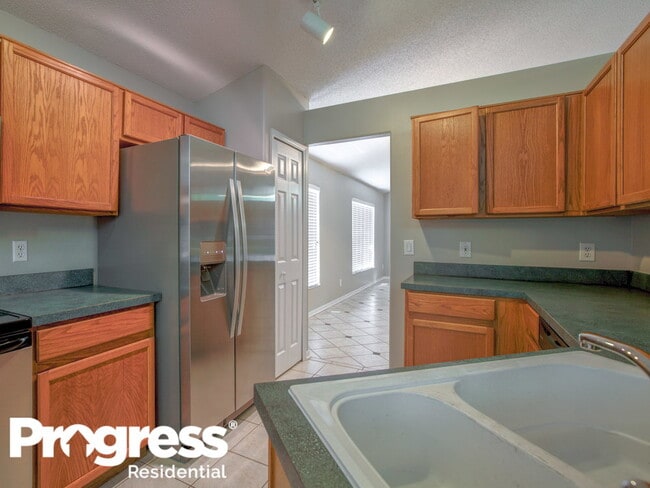 Building Photo - 13720 Meadowpark Ave