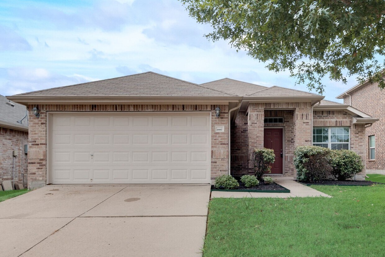 Primary Photo - Charming 3-Bedroom Home with Spacious Livi...