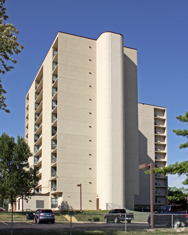 Phoenix Towers Apartments in Bloomington, IL