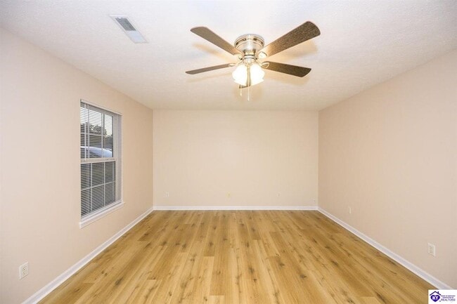 Foto del edificio - 130 Skyline Dr