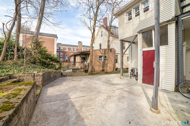 Building Photo - 382 Whitney Ave