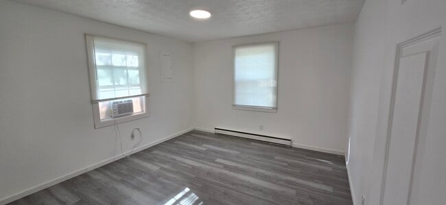 Building Photo - 310 Poe Ave