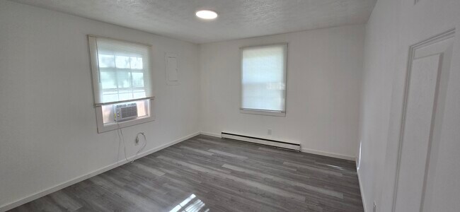 Foto del edificio - 310 Poe Ave