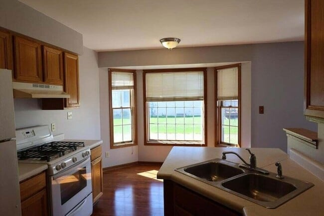 Building Photo - 8732 Madison St