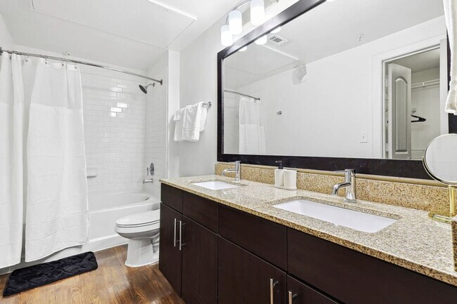 Foto del edificio - 5445 Town and Country Blvd