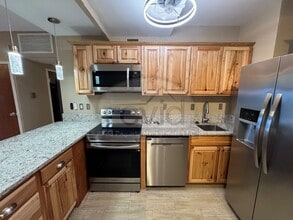 Building Photo - 1271 Poplar Ave