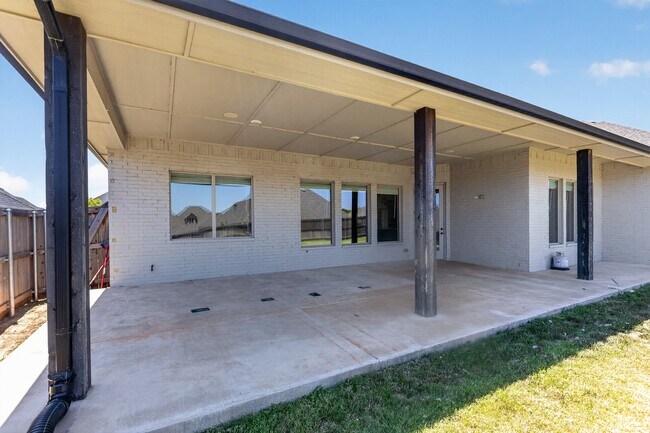 Building Photo - 709 Timber Trl