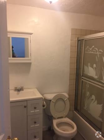 Building Photo - 8 Adella Pl