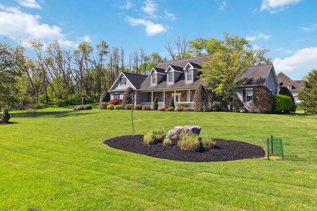 Building Photo - Effortless Charm in Over 3,000 Sq Ft of Li...