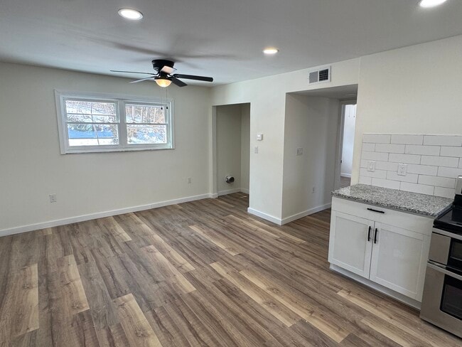 Building Photo - 16 Intervine Pl