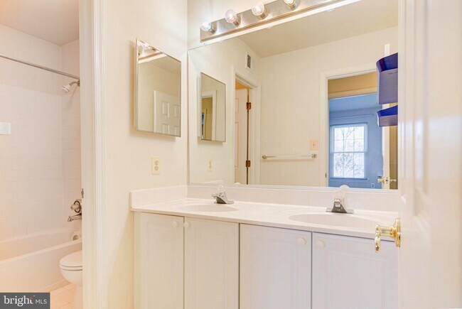 Building Photo - 46806 Willowood Pl