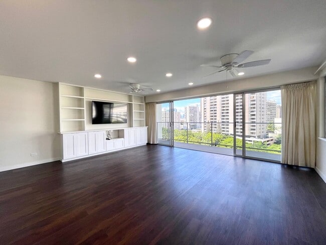 Building Photo - Stunning 2BR/1BA Canal-View Condo – Marina...