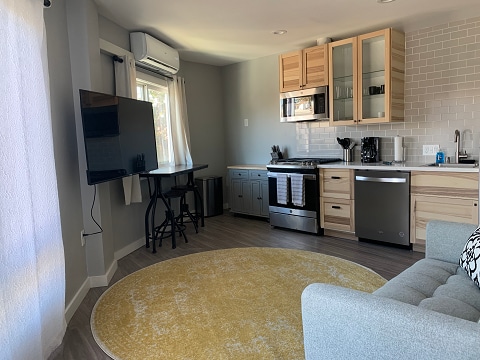 Building Photo - 3228 Broadway