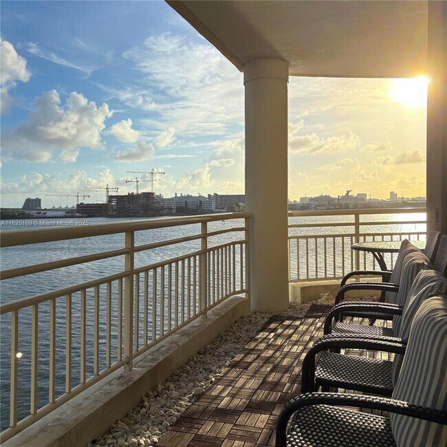 Foto del edificio - 888 Brickell Key Dr