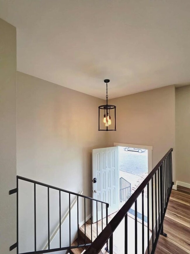 Foto del edificio - **Gorgeous Renovated 3 Bed 2.5 Bath Duplex...